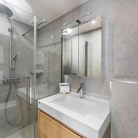 Belle Place - 4 Pieces Pour 7 Personnes 884 * Courchevel